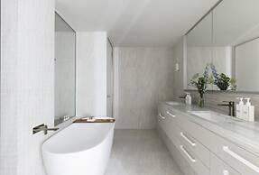 Kirra Point Holiday Apartments