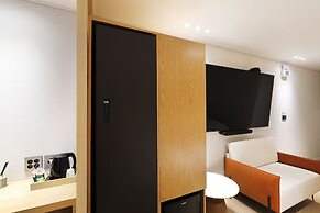 Browndot Airport New Town