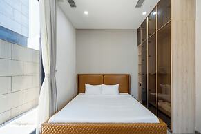 Deluxe Riverfront Pool Villas Danang