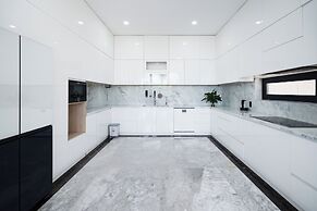 Deluxe Riverfront Pool Villas Danang