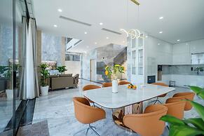 Deluxe Riverfront Pool Villas Danang