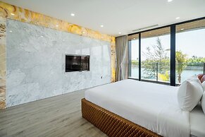 Deluxe Riverfront Pool Villas Danang