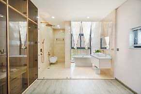 Deluxe Riverfront Pool Villas Danang