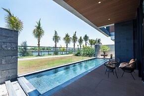 Deluxe Riverfront Pool Villas Danang