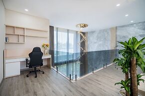 Deluxe Riverfront Pool Villas Danang