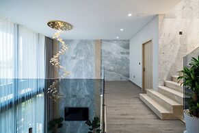 Deluxe Riverfront Pool Villas Danang