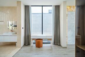 Deluxe Riverfront Pool Villas Danang