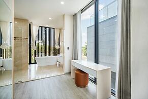 Deluxe Riverfront Pool Villas Danang