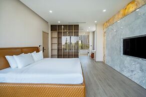 Deluxe Riverfront Pool Villas Danang