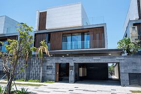 Deluxe Riverfront Pool Villas Danang