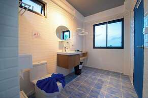 The Rock Samui Poshtel Lamai Beach