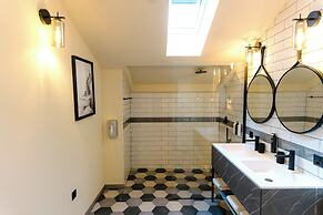 Seven Town House Boutique Hotel