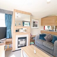 5 Berth 3 Bedroom Caravan Holiday Home in Fritton
