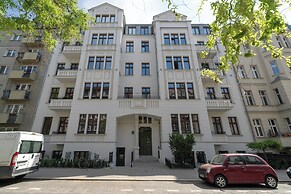 Studio Chelmonskiego MTP by Renters