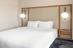 Fairfield by Marriott Inn & Suites Kansas City at The Legends