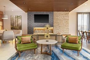 Fairfield by Marriott Inn & Suites Kansas City at The Legends