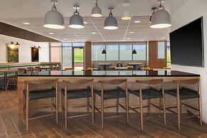Fairfield by Marriott Inn & Suites Kansas City at The Legends