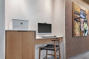 Fairfield by Marriott Inn & Suites Kansas City at The Legends