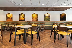 Fairfield by Marriott Inn & Suites Kansas City at The Legends