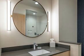 Fairfield by Marriott Inn & Suites Kansas City at The Legends