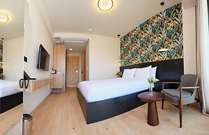 VENZI AYAYORGI ADULT ONLY +15