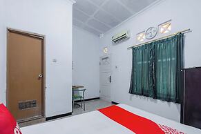 OYO 93976 Maluku Guest House