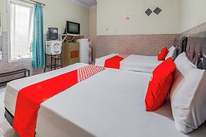 OYO 93976 Maluku Guest House