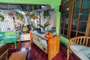 OYO 93976 Maluku Guest House