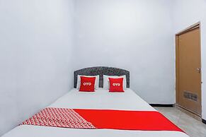OYO 93976 Maluku Guest House