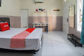 OYO 93976 Maluku Guest House