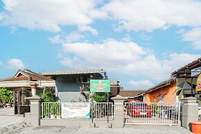 OYO 93976 Maluku Guest House