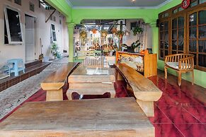 OYO 93976 Maluku Guest House