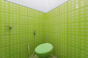 OYO 93976 Maluku Guest House