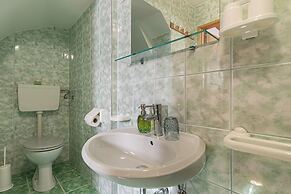 Suite Alder embraced by nature