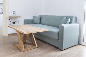 Modern Comfort 1Bd Apt with Balcony