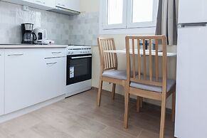 Modern Comfort 1Bd Apt with Balcony