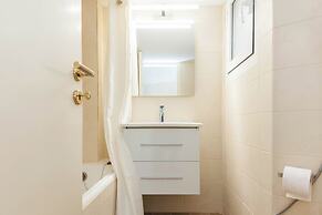 Modern Comfort 1Bd Apt with Balcony