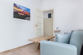 Modern Comfort 1Bd Apt with Balcony