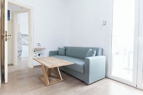 Modern Comfort 1Bd Apt with Balcony