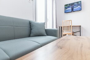 Modern Comfort 1Bd Apt with Balcony