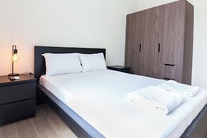 Modern Comfort 1Bd Apt with Balcony