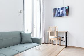 Modern Comfort 1Bd Apt with Balcony