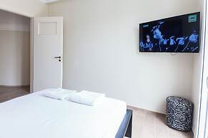 Modern Comfort 1Bd Apt with Balcony