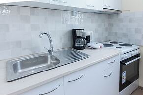 Modern Comfort 1Bd Apt with Balcony