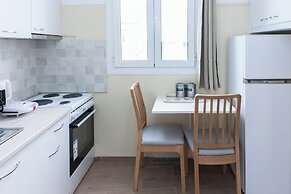 Modern Comfort 1Bd Apt with Balcony