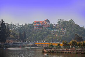 Mount Queens Hill Resort & Spa