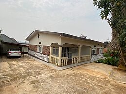 Captivating 4-bed House - Garden & Free Parking