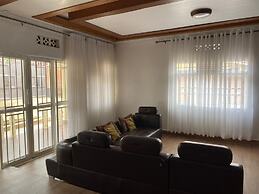 Captivating 4-bed House - Garden & Free Parking