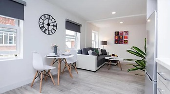 Spacious 1 bed Flat With View