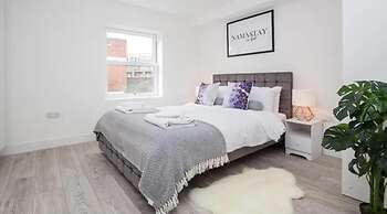 Spacious 1 bed Flat With View